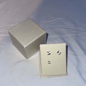 14K White Gold Lab Grown Diamond Earring Set W/1 Missing Piece